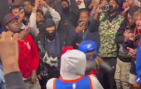 场外更精彩?！球迷拳击比赛?“马瑟林”不敌“布伦森”?