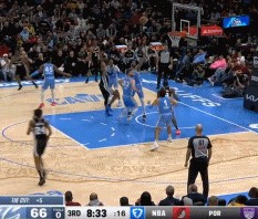 ?我还是很猛的！比永博篮下接球强打 暴起左手单臂劈扣阿伦！