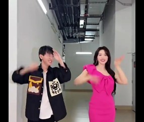 余霜分享视频：抓到一个ssm，这个音乐太魔性了