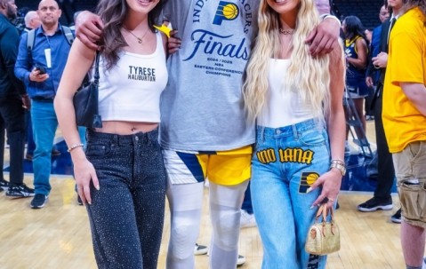 ?哈利的左拥右抱？双生姐妹花?一棕一金双面风情