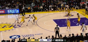 今天是里皇!里夫斯26中14砍生涯新高45分加7板7助3断 正负值+14