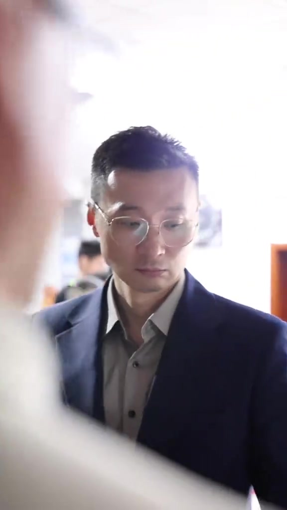 刘炜更衣室演讲：我不想在这里停下 我们还能再往前冲一下