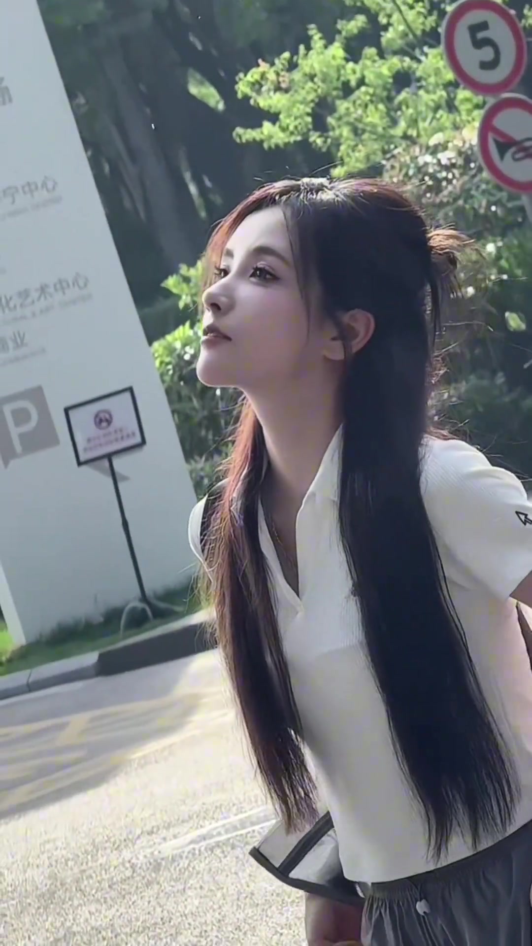 LPL美女解说Rita分享视频：端午安康~